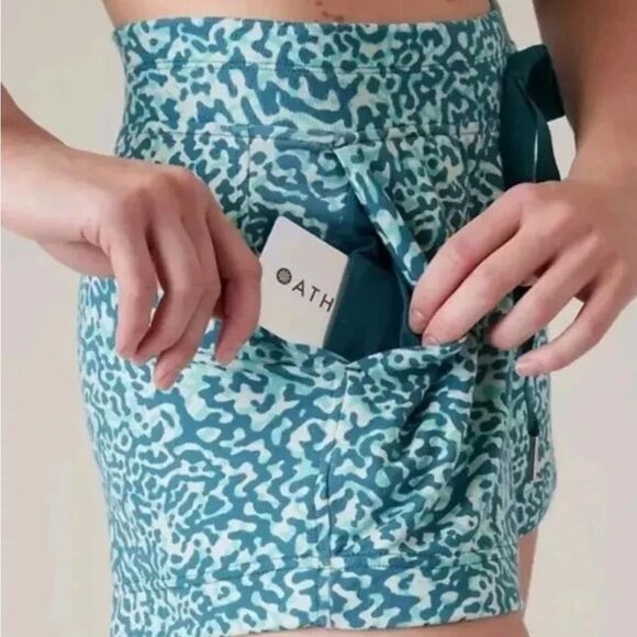 Athleta Balance 4" Shortie mini SHORTS NWT - Picture 3 of 8